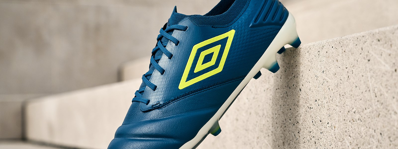 Umbro-tocco-pro-blue-sapphire-bootpack-shot-1
