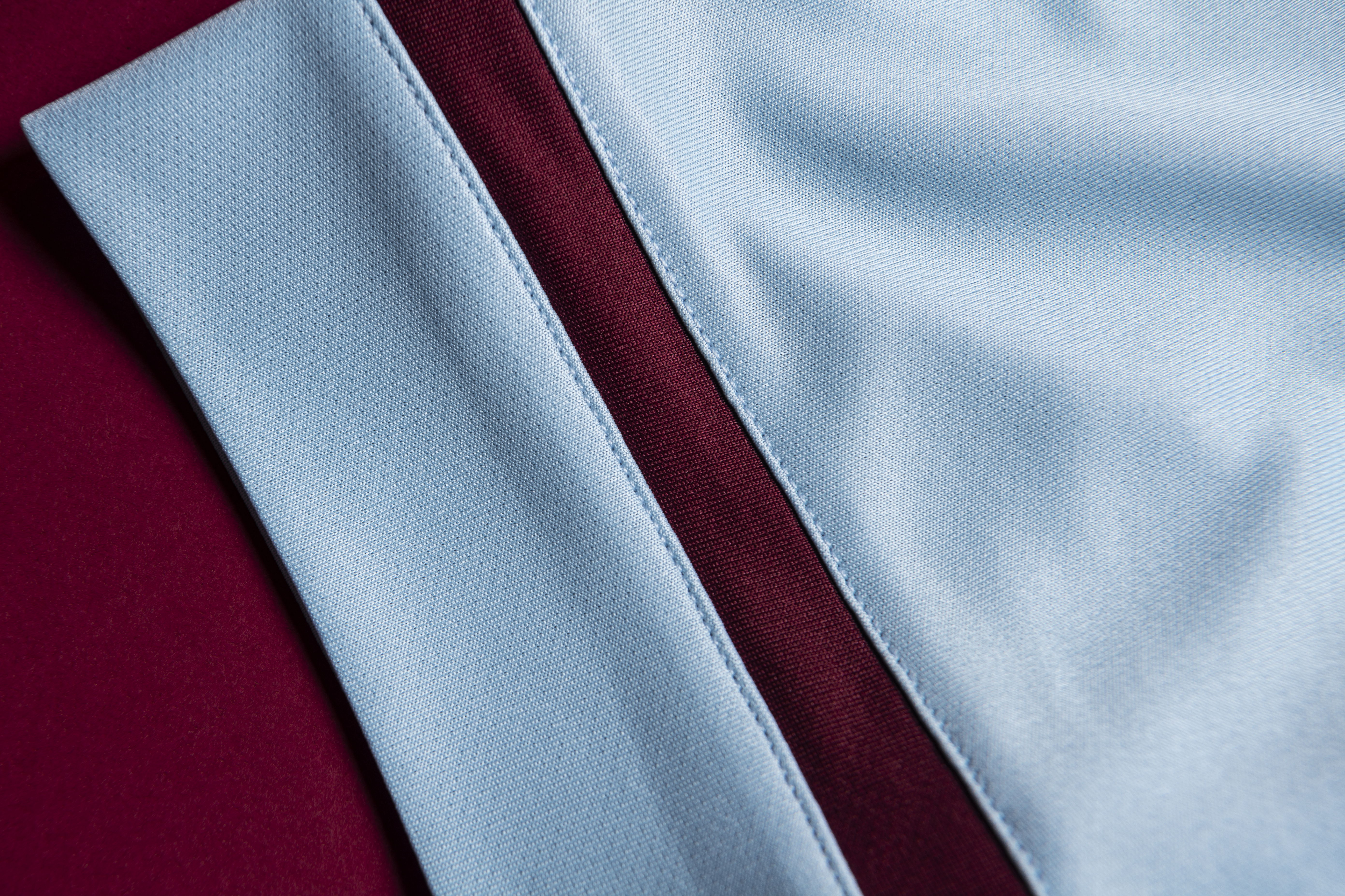 west-ham-united-21-22-sleeve-detail-shot