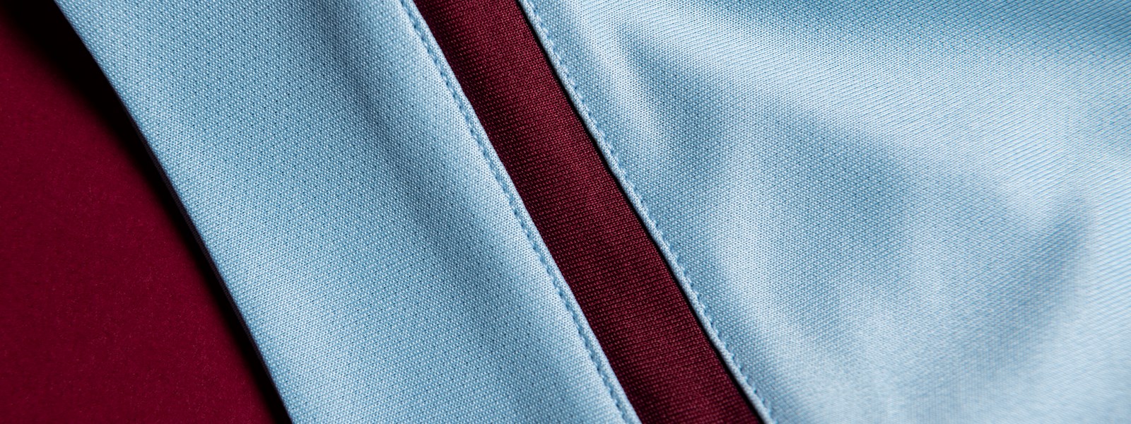 west-ham-united-21-22-sleeve-detail-shot