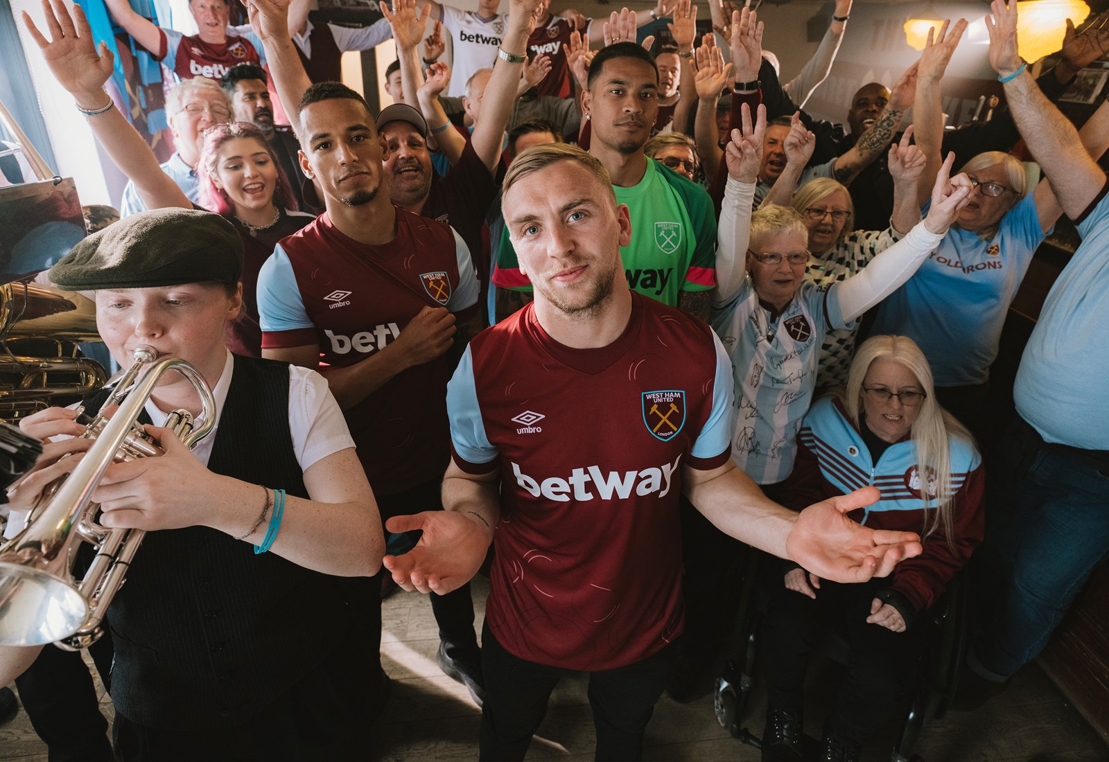 west-ham-united-umbro-23-24-home-kit-web-banner