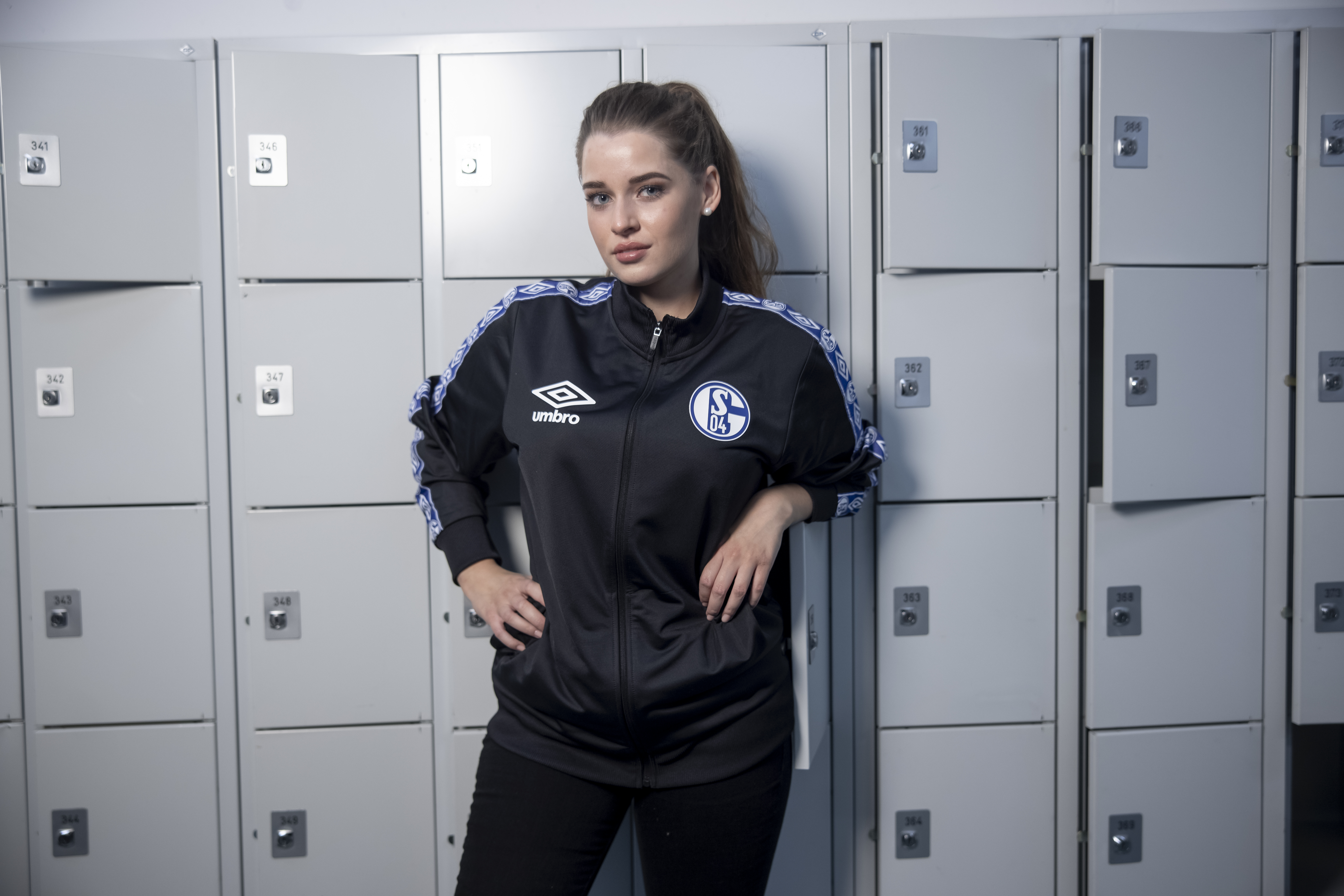 FC Schalke 04 fan wearing the icon pack track jacket