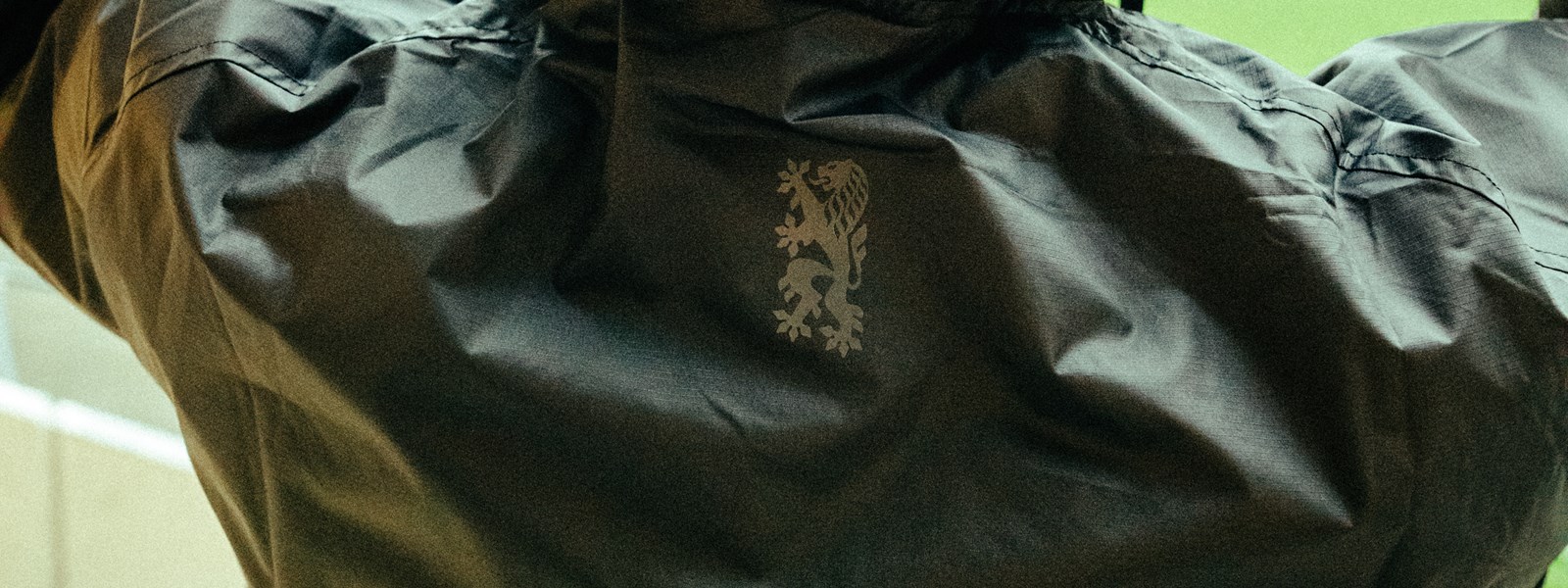 dynamo-dresden-reverse-of-jacket-on-model-shot