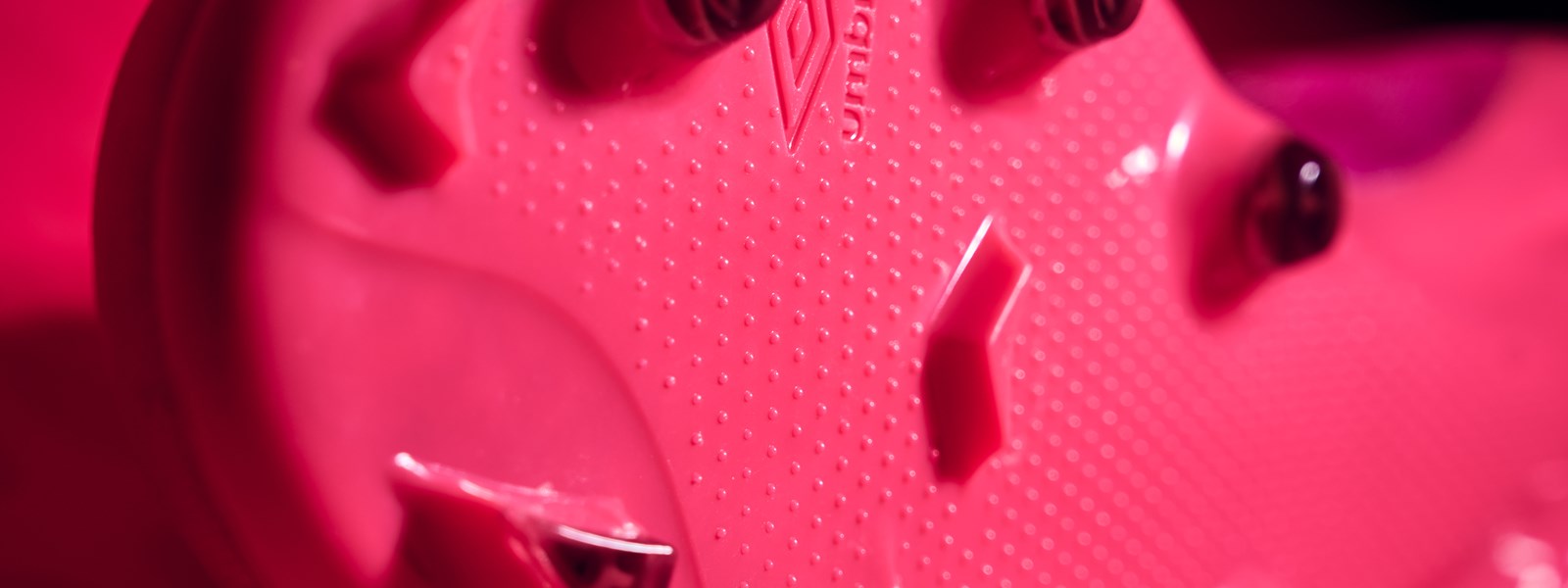 velocita-6-pink-peacock-black-pebax-outsole-shot