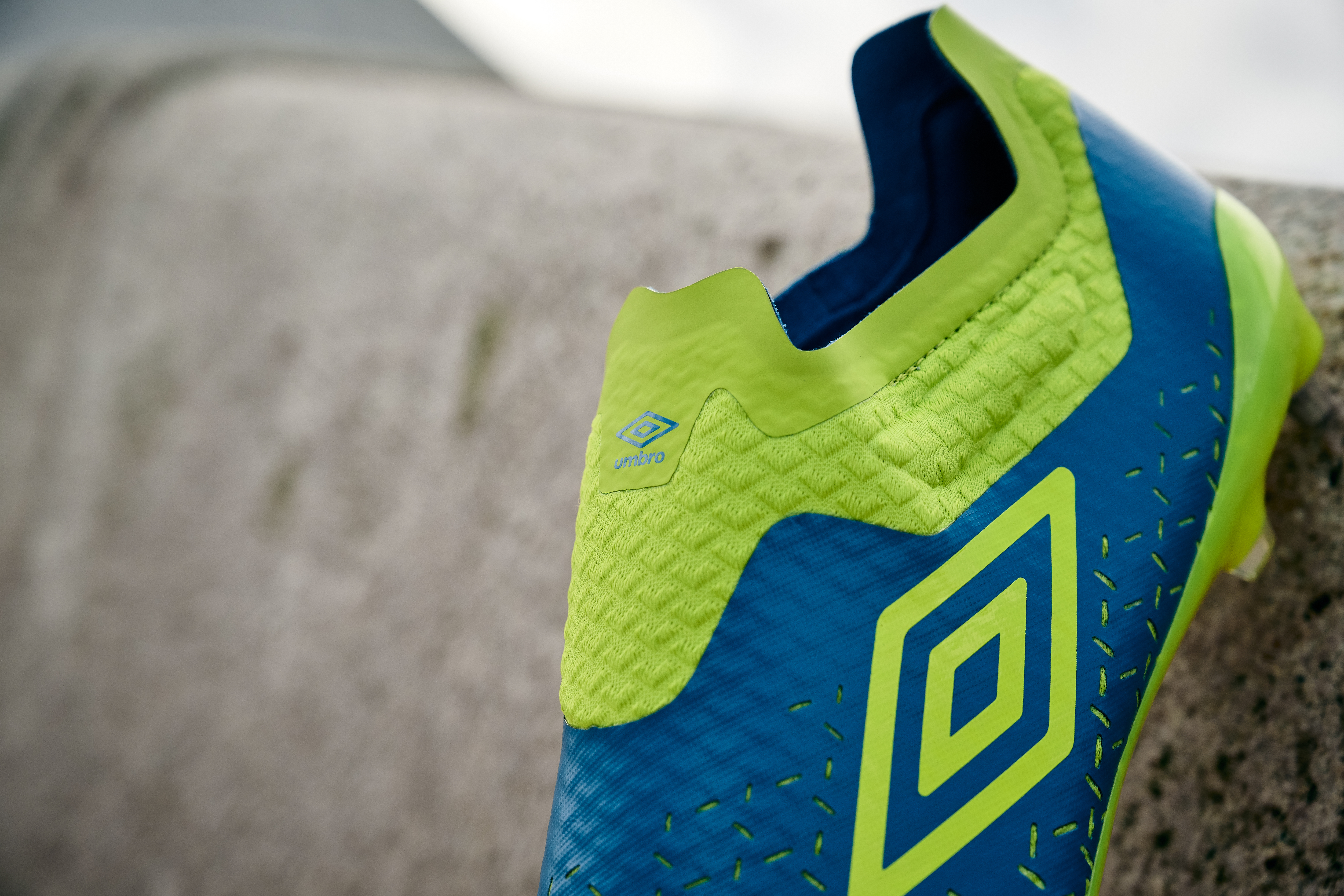 umbro-velocita-5-elite-blue-sapphire-2