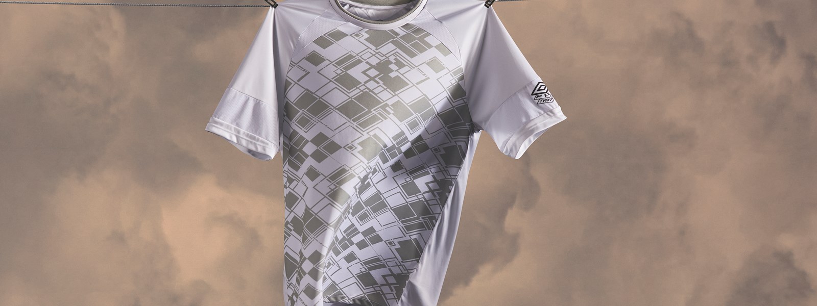 umbro-pro-training-mens-white-graphic-jersey