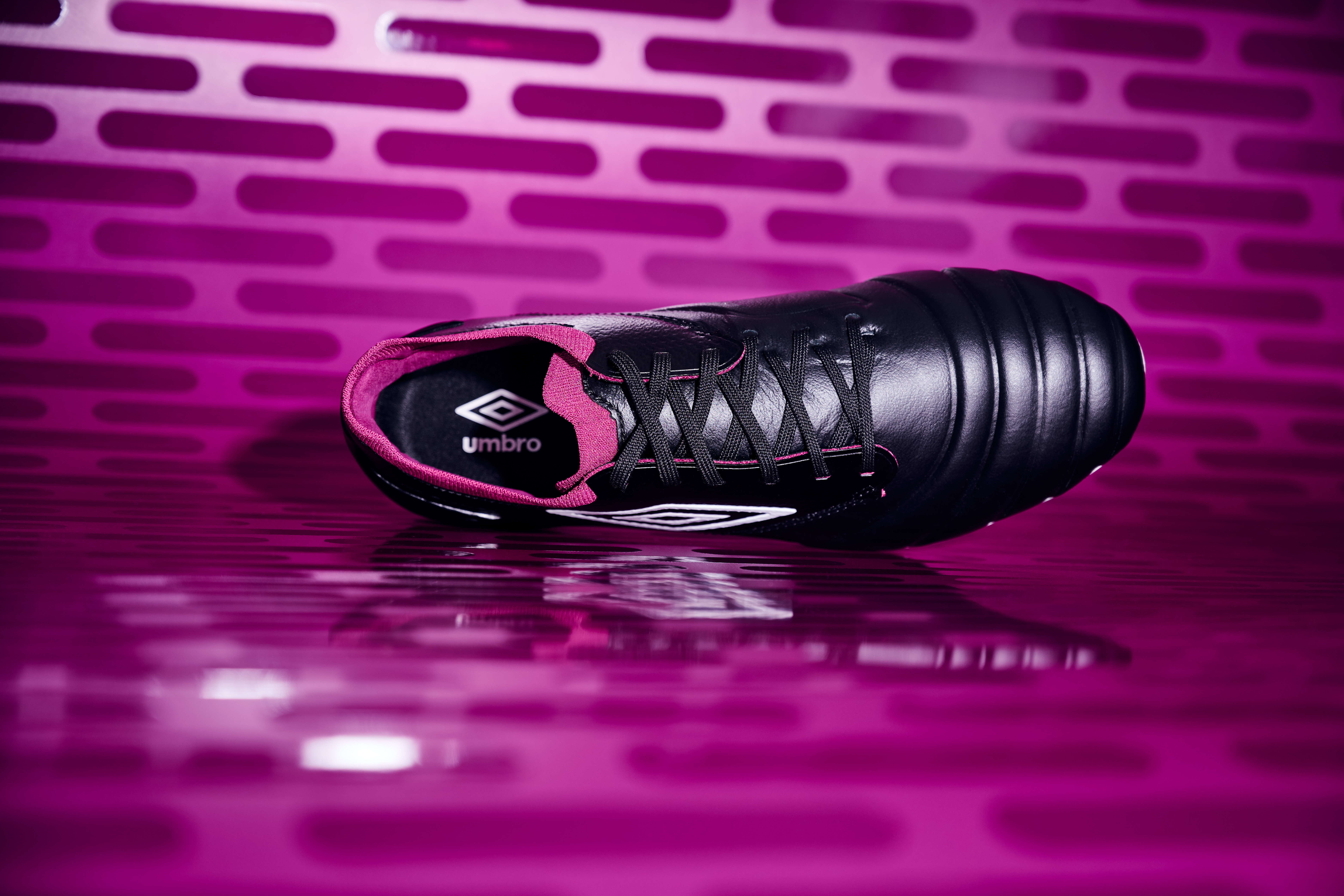 tocco-pro-raspberry-radiance-black-top-of-boot-shot