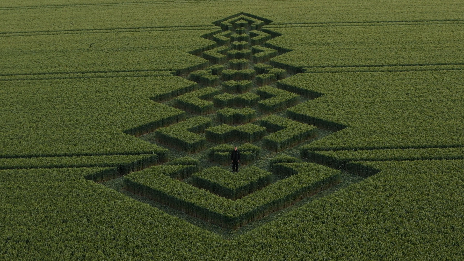 sucuk-und-bratwurst-x-umbro-crop-circle