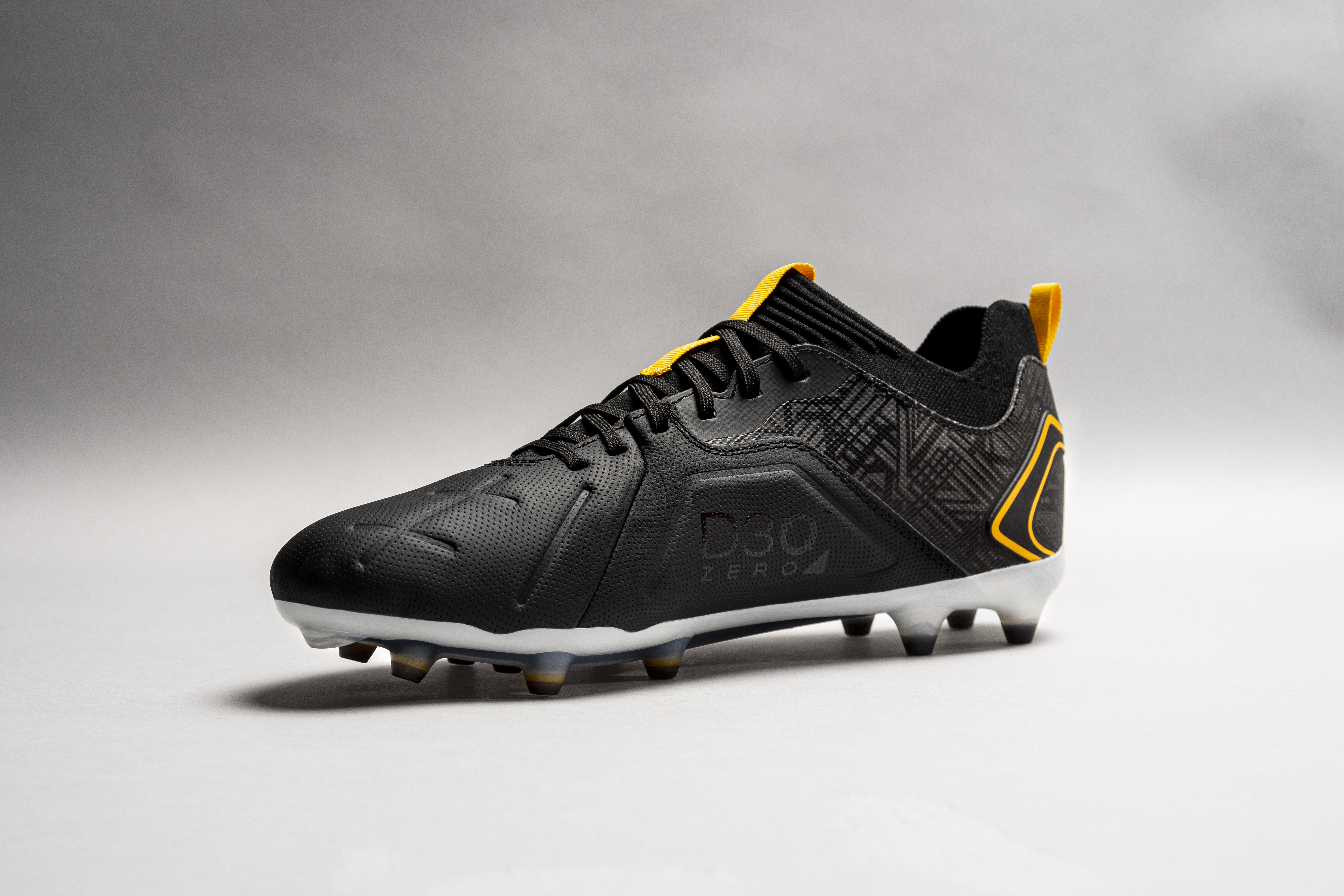 tocco-2-black-saffron-white-studio-d3o-zero