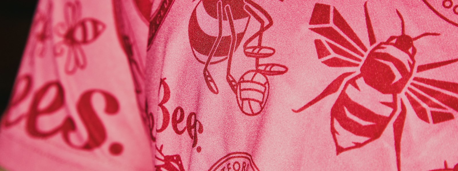 umbro-brentford-jersey-pink-details-2
