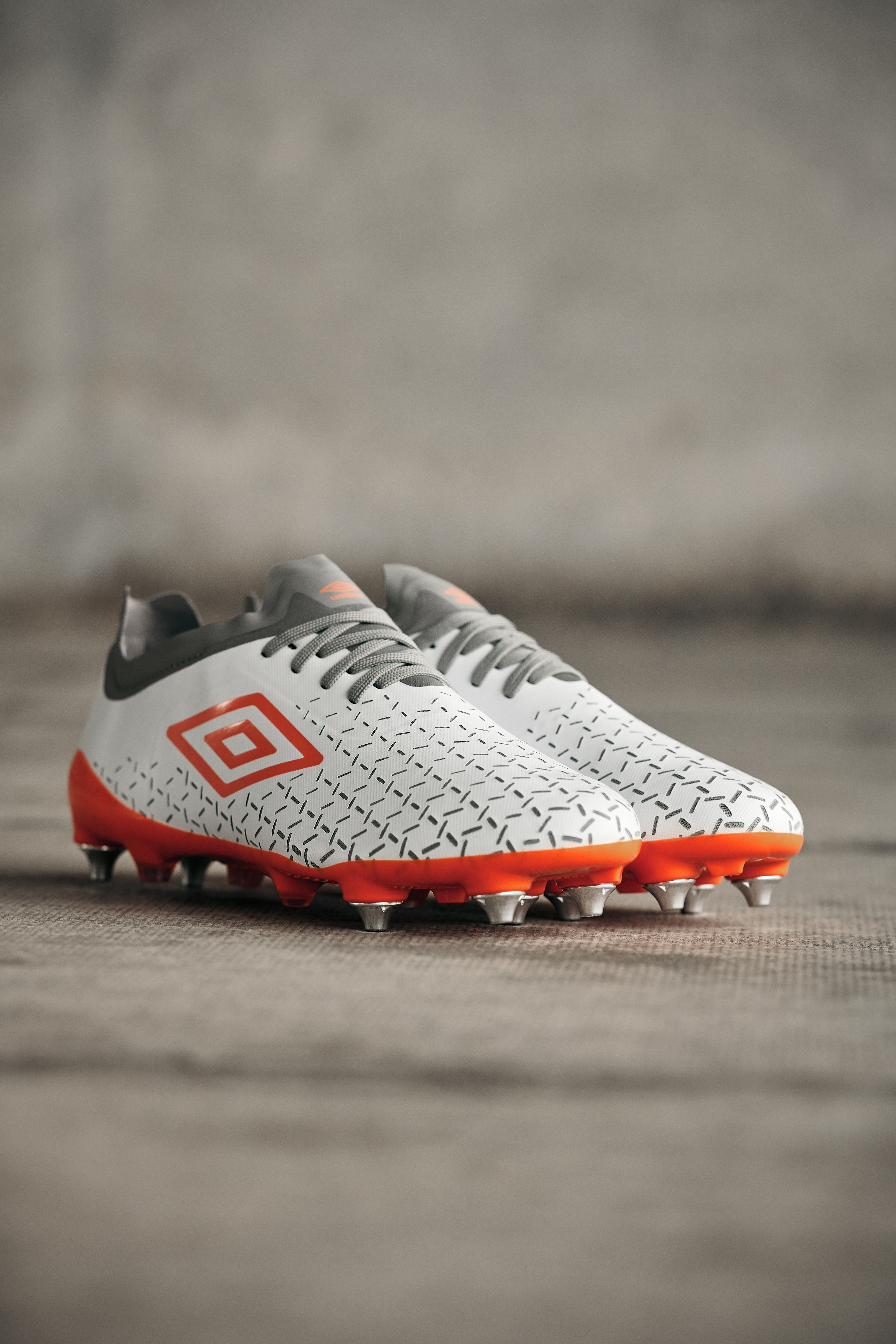 umbro-velocita-5-pro-white-carrot-1