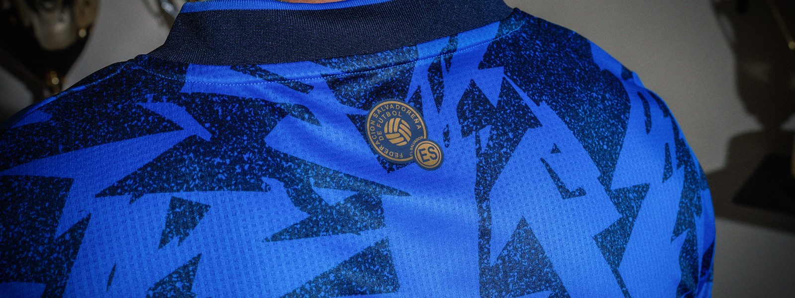 umbro-el-salvador-23-24-home-kit-neck-sign-off