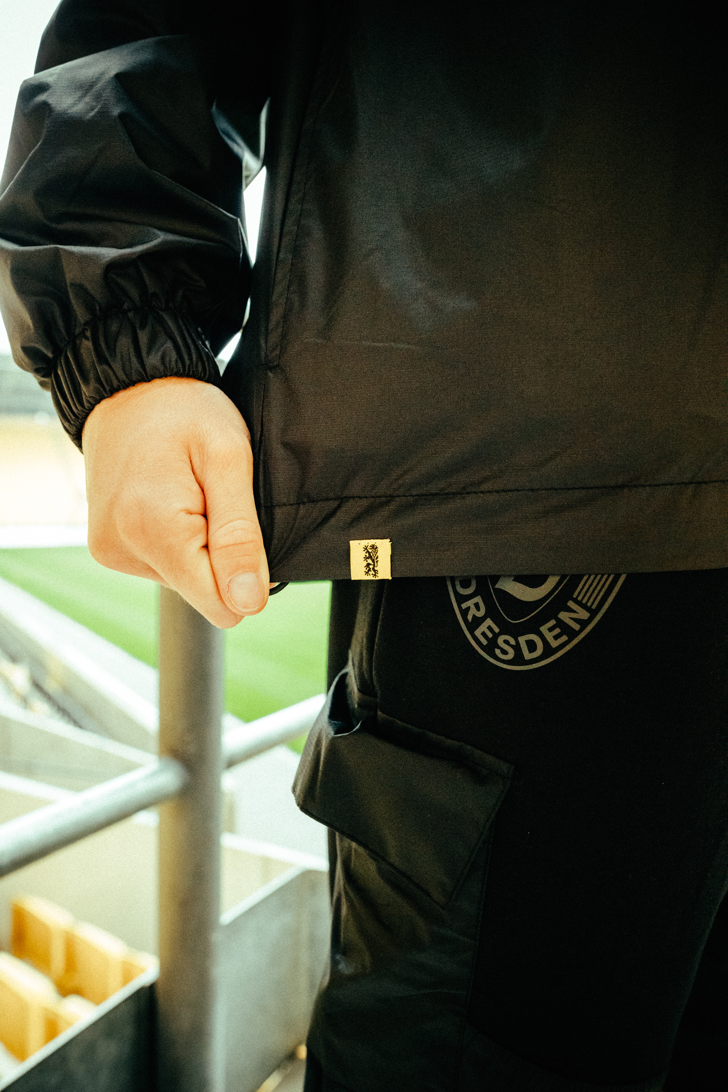dynamo-dresden-jacket-tab-detail-shot