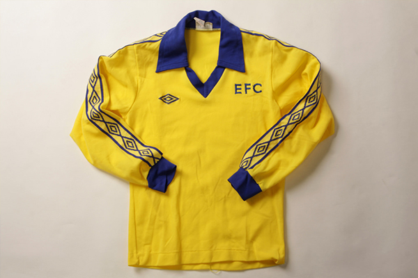 umbro-timeline-tapered-sleeve-jersey