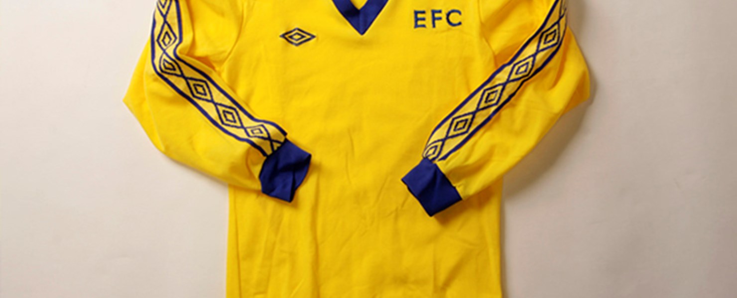 umbro-timeline-tapered-sleeve-jersey