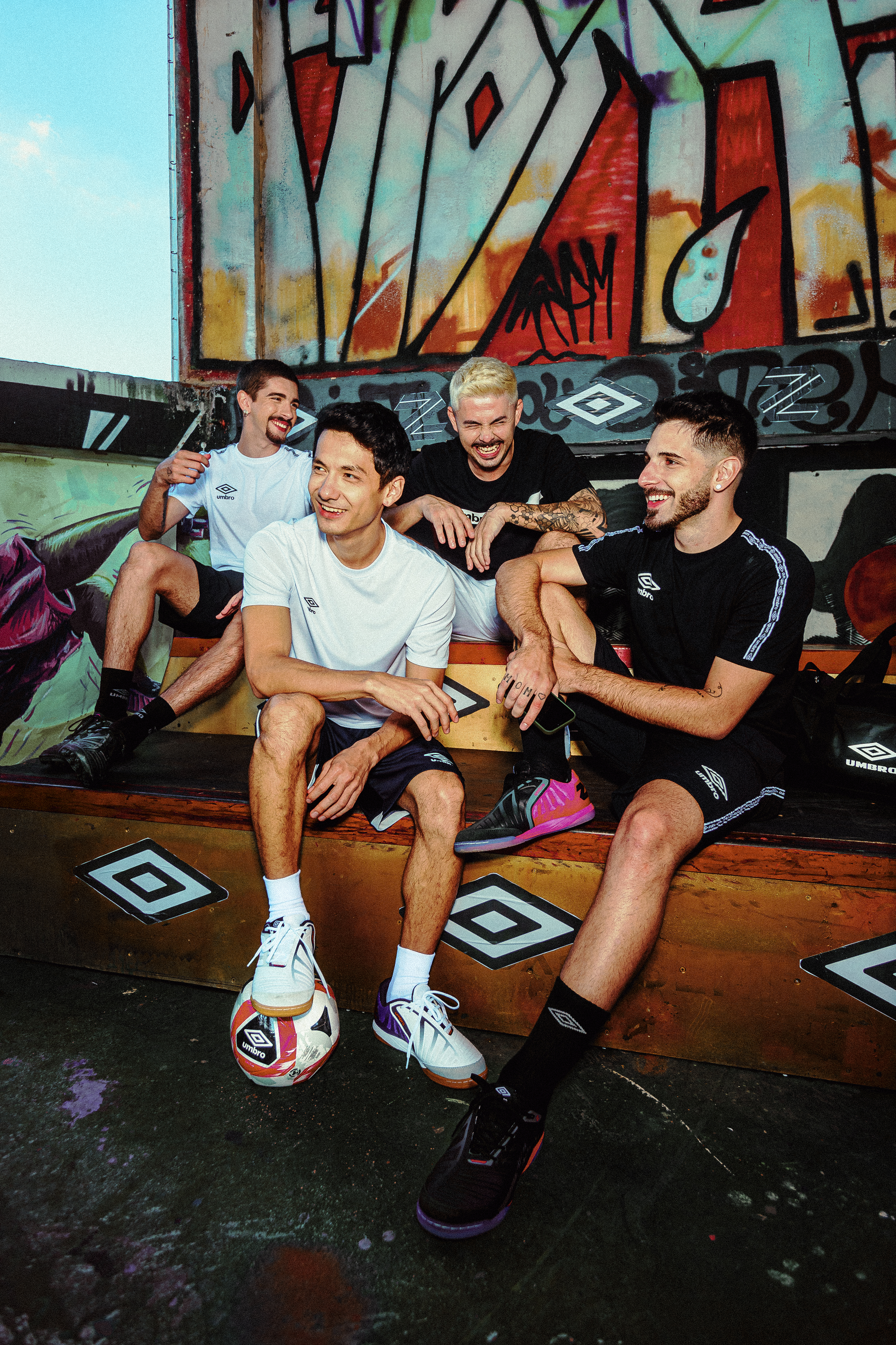 sala-z-futsal-shoe-player-shot-1