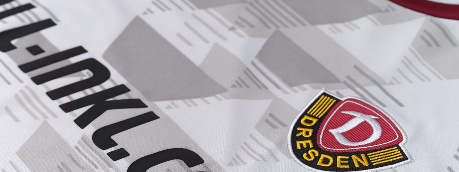 dynamo-dresden-21-22-third-shirt-chest-shot