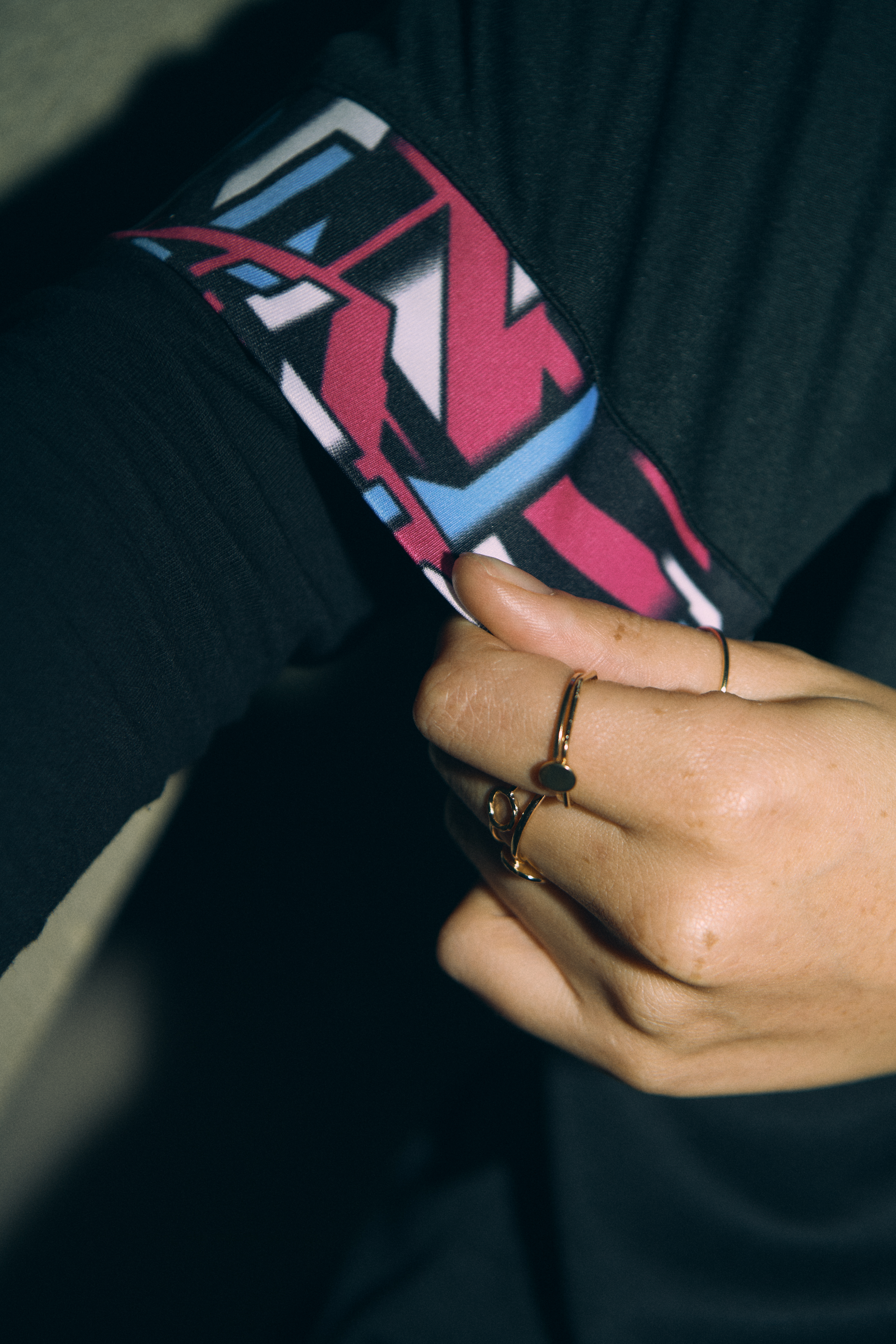 west-ham-united-22-23-away-jersey-detail-sleeve-1