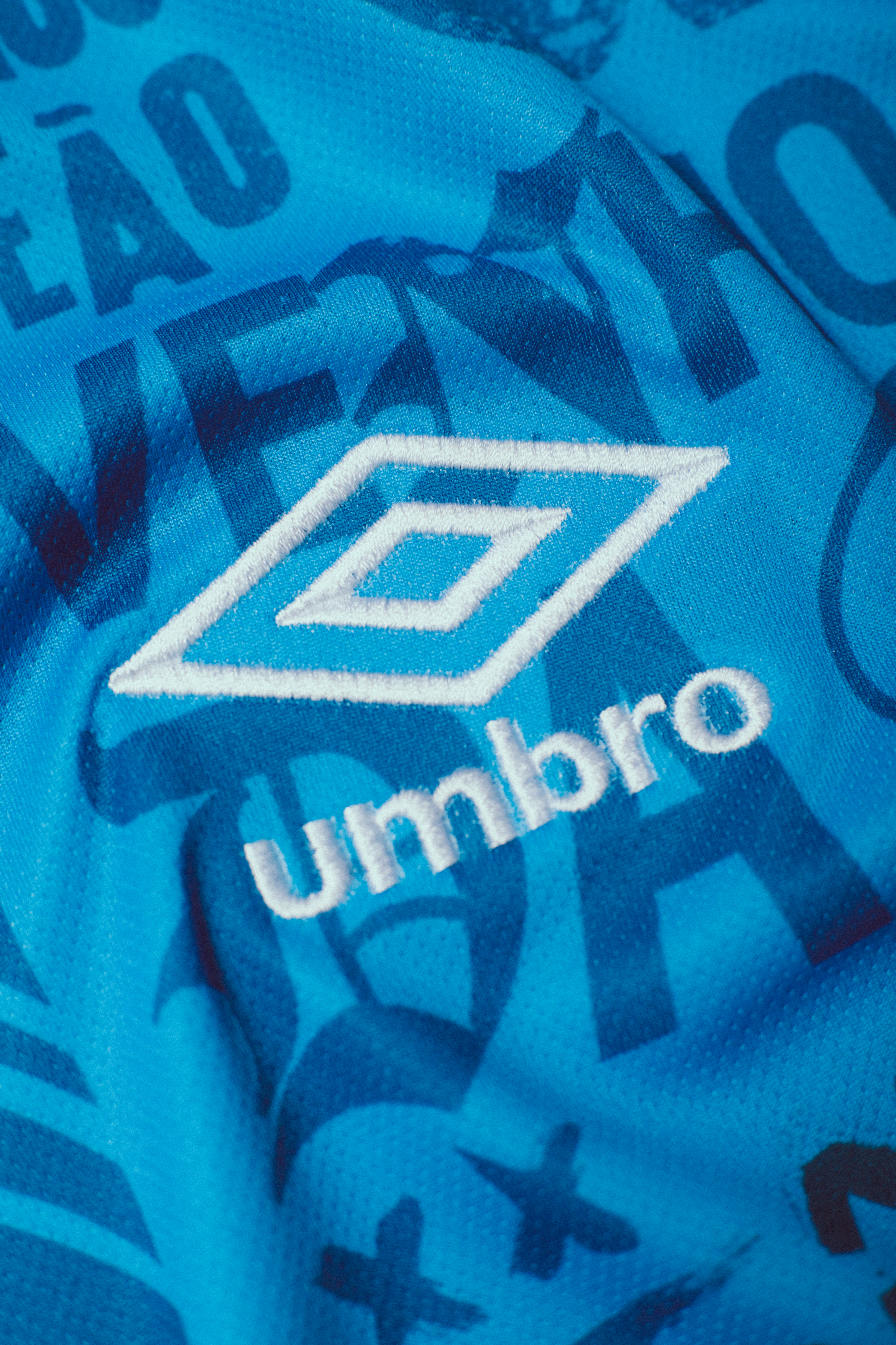 umbro-gremio-every-team-has-one-jersey-double-diamond-logo