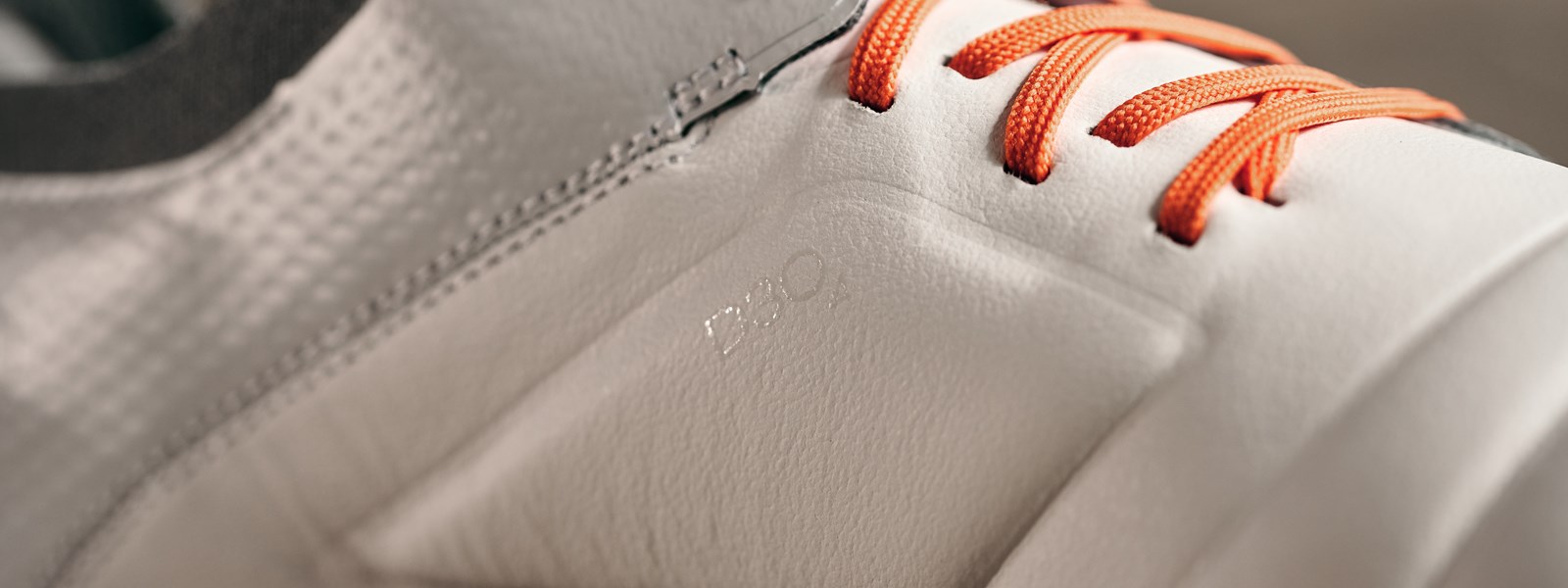 umbro-tocco-pro-white-carrot-3