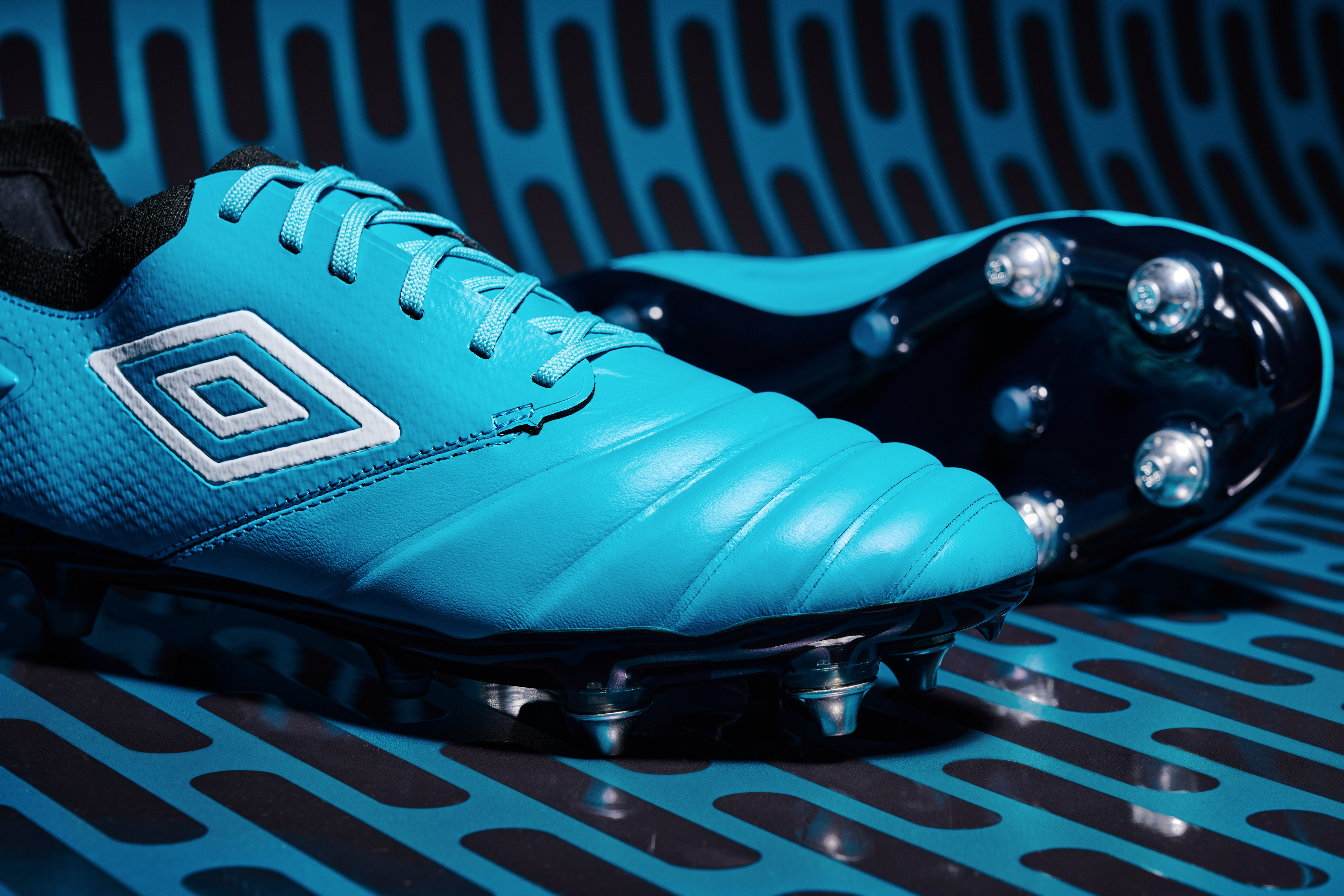 tocco-pro-cyan-black-upper-and-outsole-shot