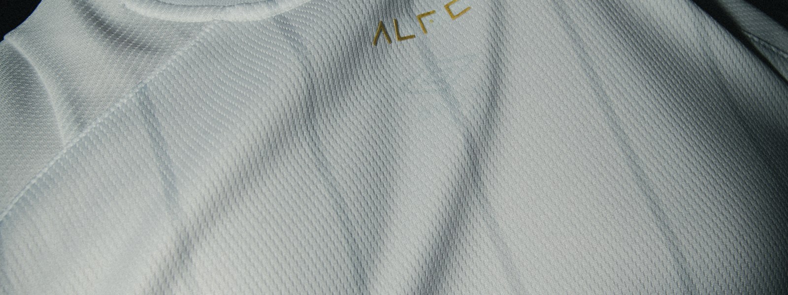 umbro-seongnam-fc-2023-away-kit-neck-sign-off