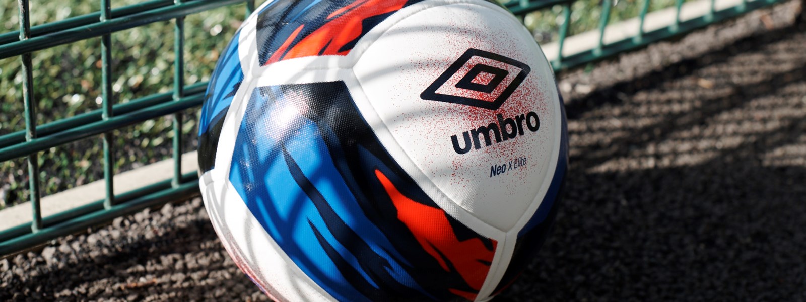 umbro-neo-x-elite-ball-shot-2