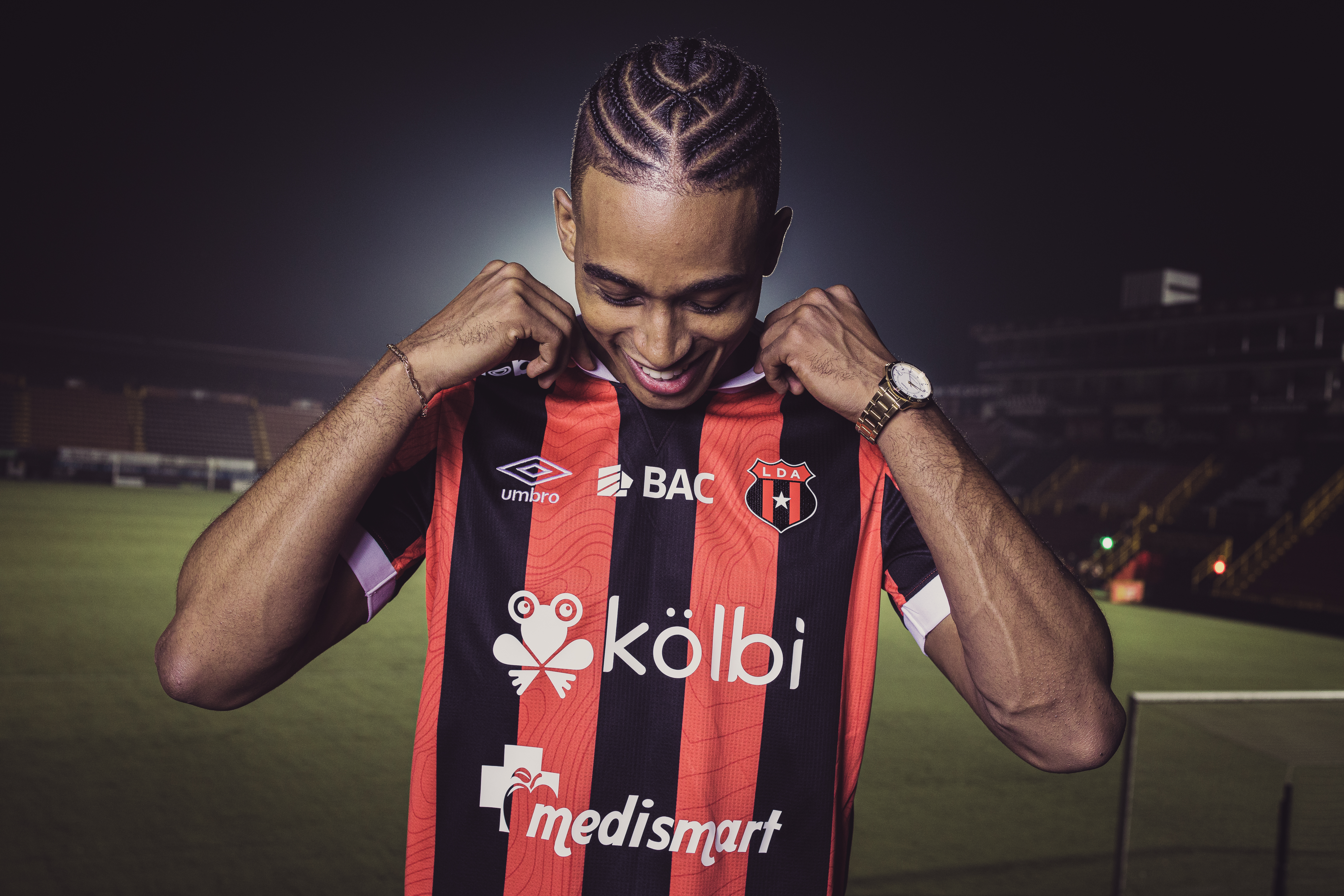 umbro-lda-23-24-home-kit-front-of-shirt