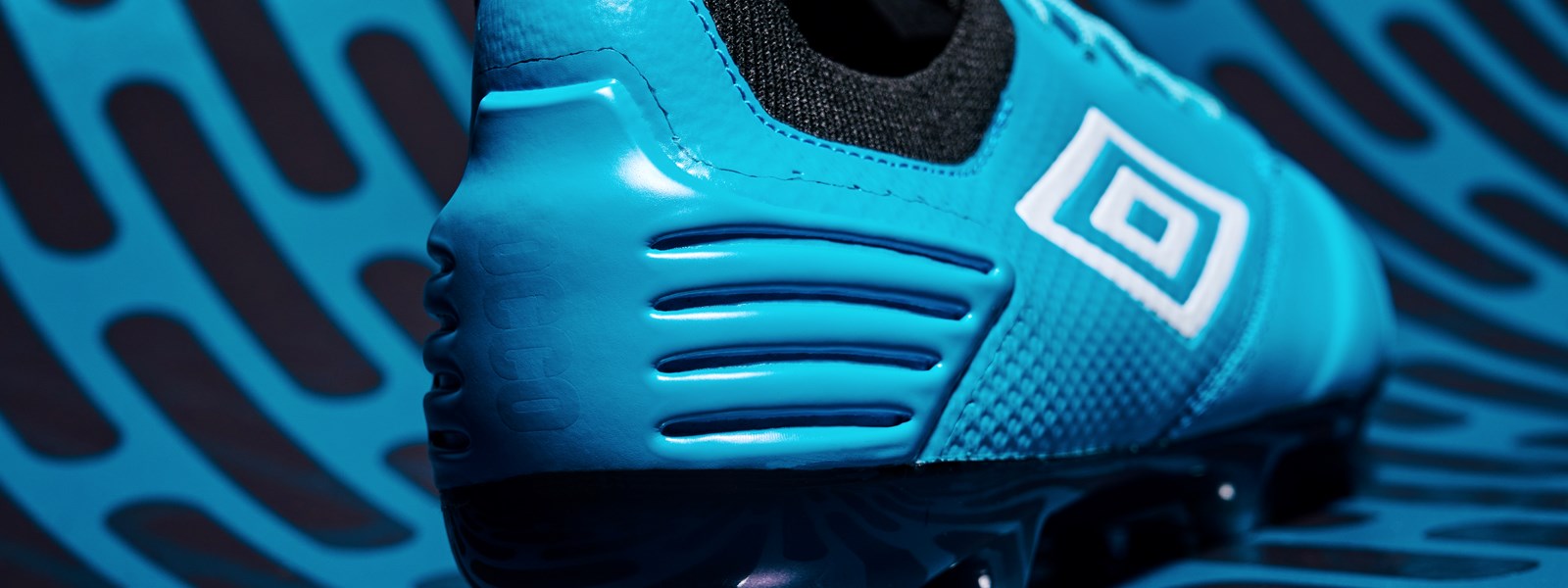 tocco-pro-cyan-black-heel-shot