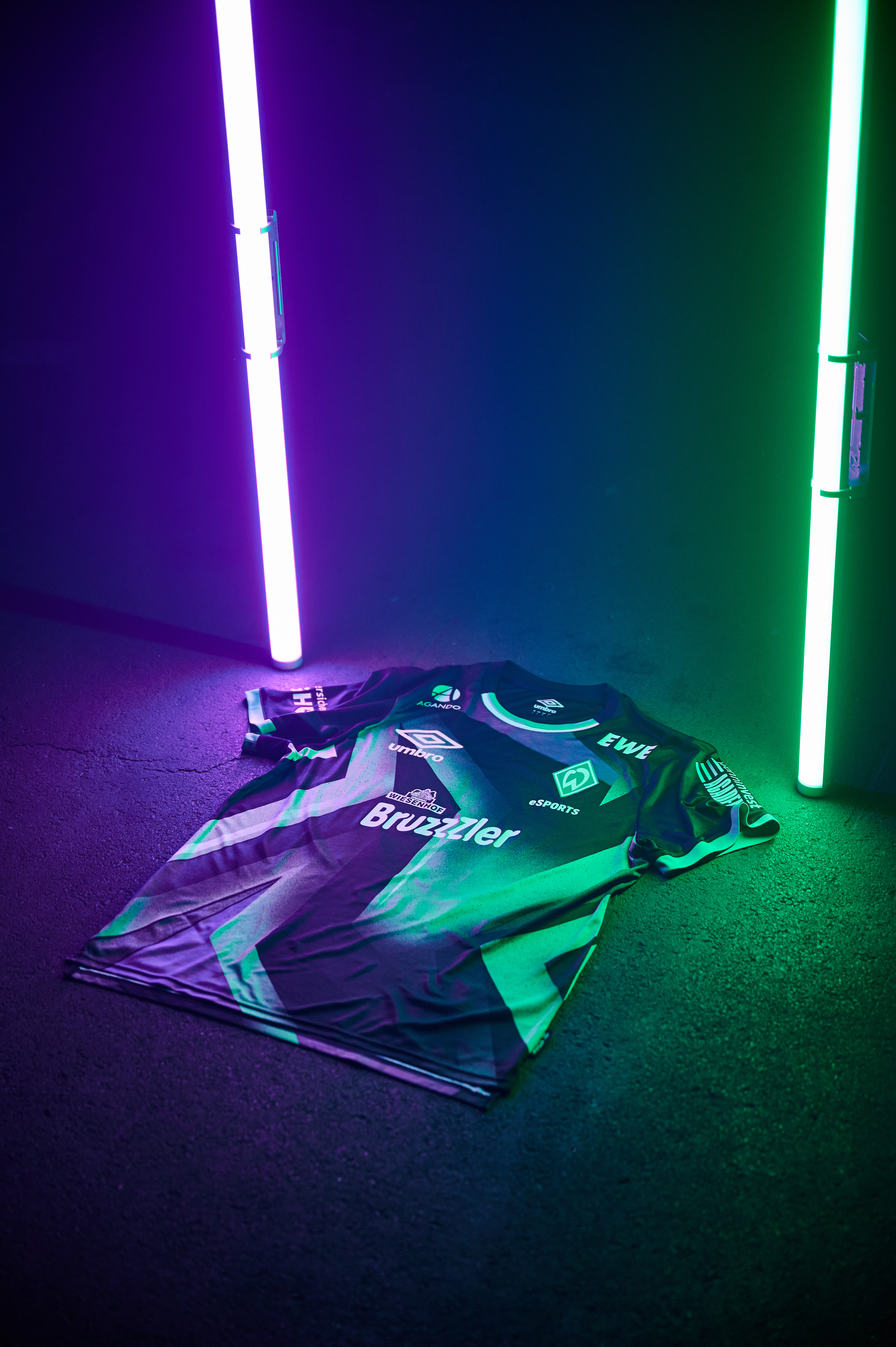 werder-bremen-esport-jersey-flat-shot