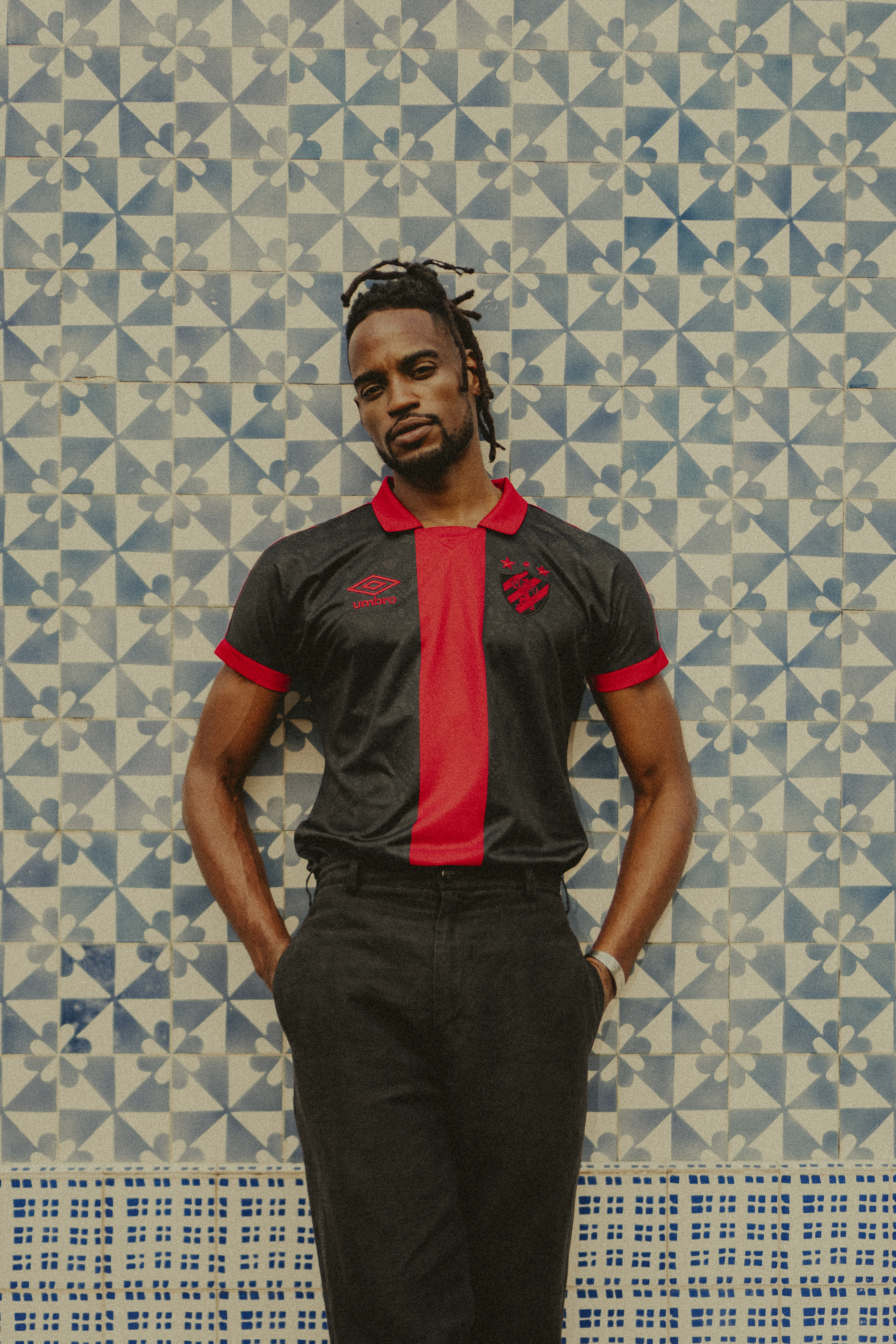 male-model-wearing-sport-club-do-recife-23-24-third-jersey