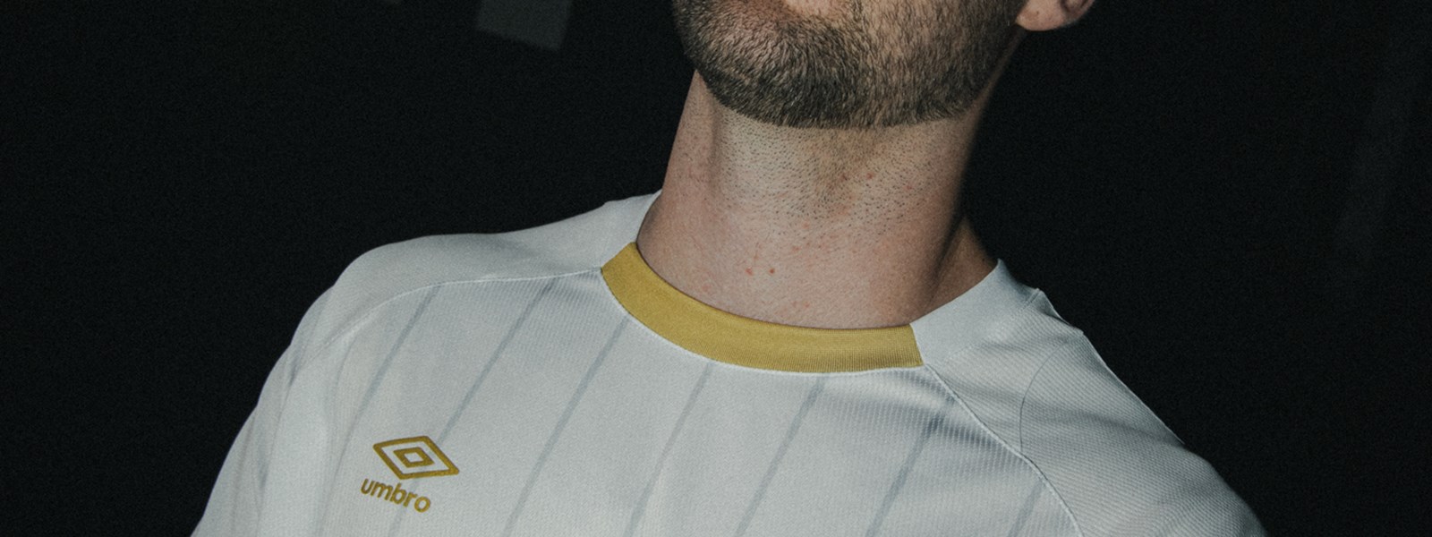 umbro-seongnam-fc-2023-away-kit-on-player