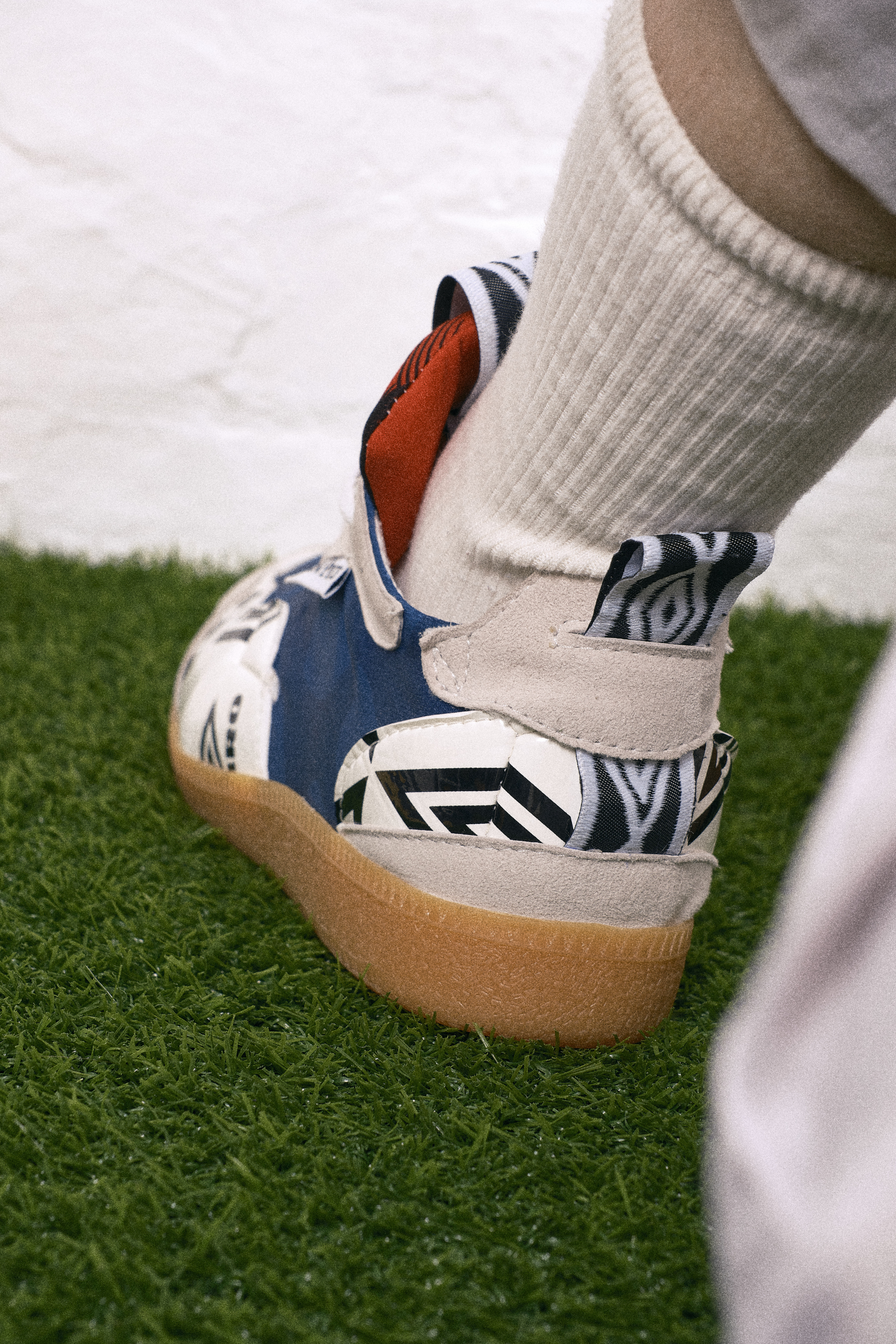 make-new-x-slow-projects-heel-of-sneaker