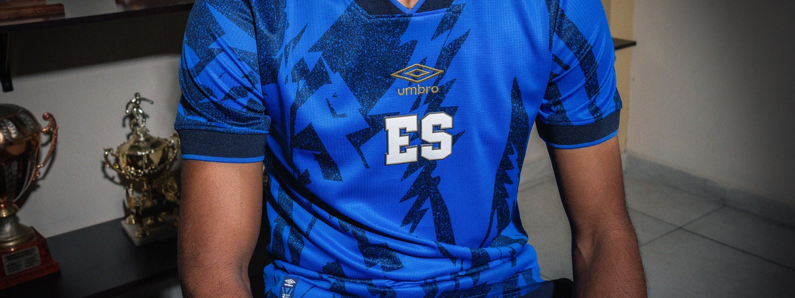 umbro-el-salvador-23-24-home-kit-chest-close-up