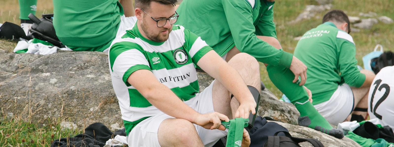 four-corners-eriskay-fc-players-getting-changed