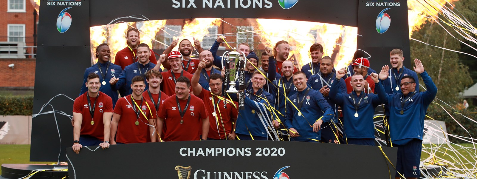 rfu-mens-team-lifting-six-nations-trophy