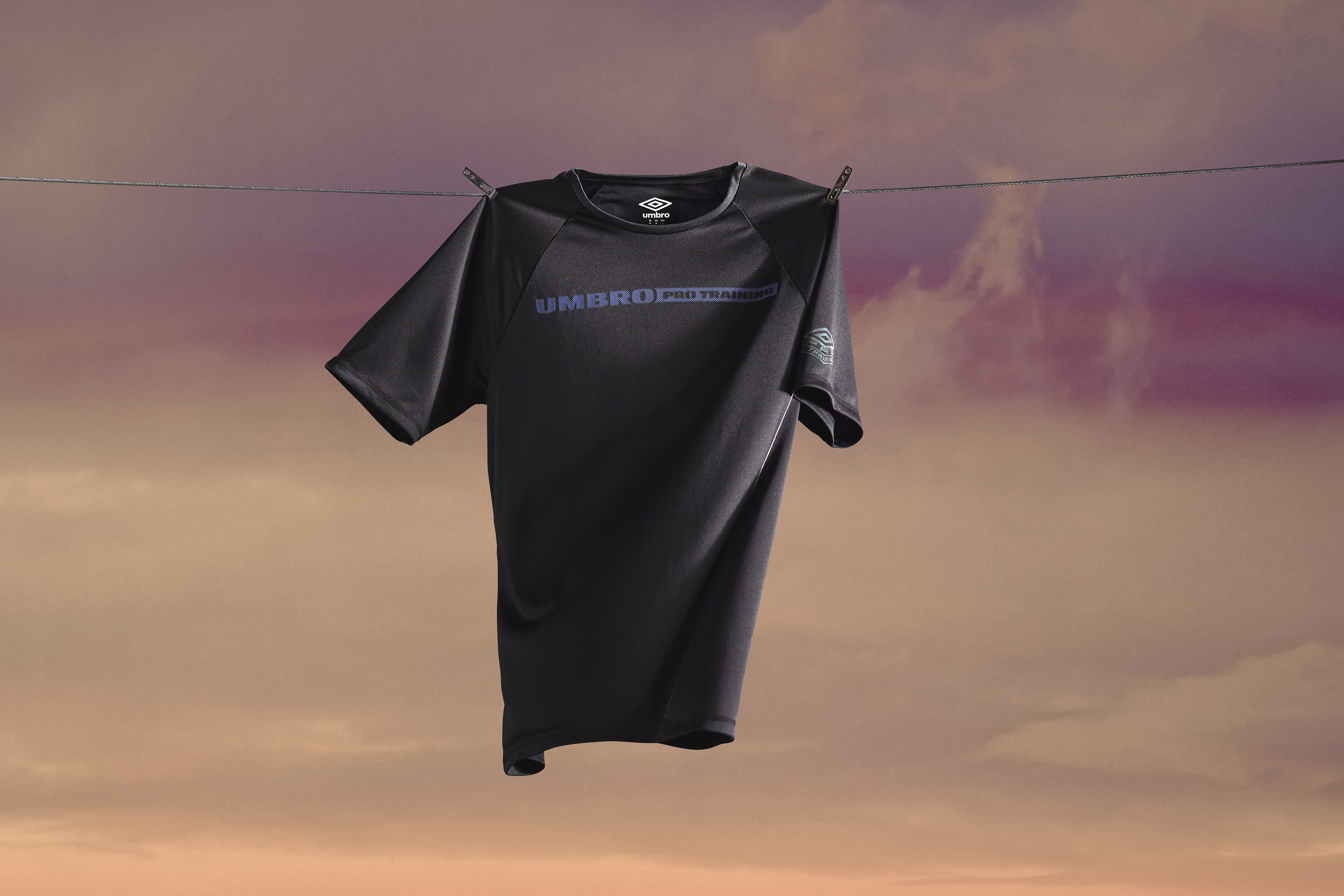 umbro-pro-training-active-black-graphic-sleeve-jersey