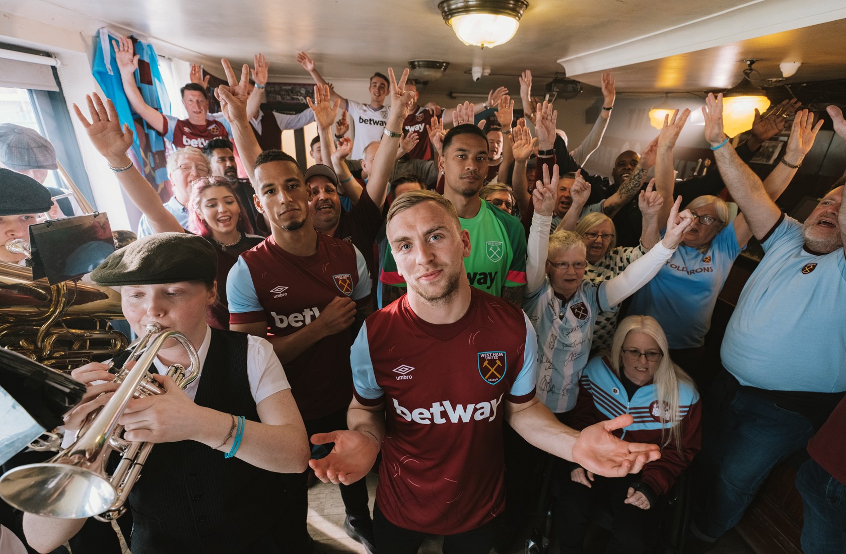 west-ham-united-umbro-23-24-home-kit-jarred-bowen-alphonse-areola-thilo-kehrer