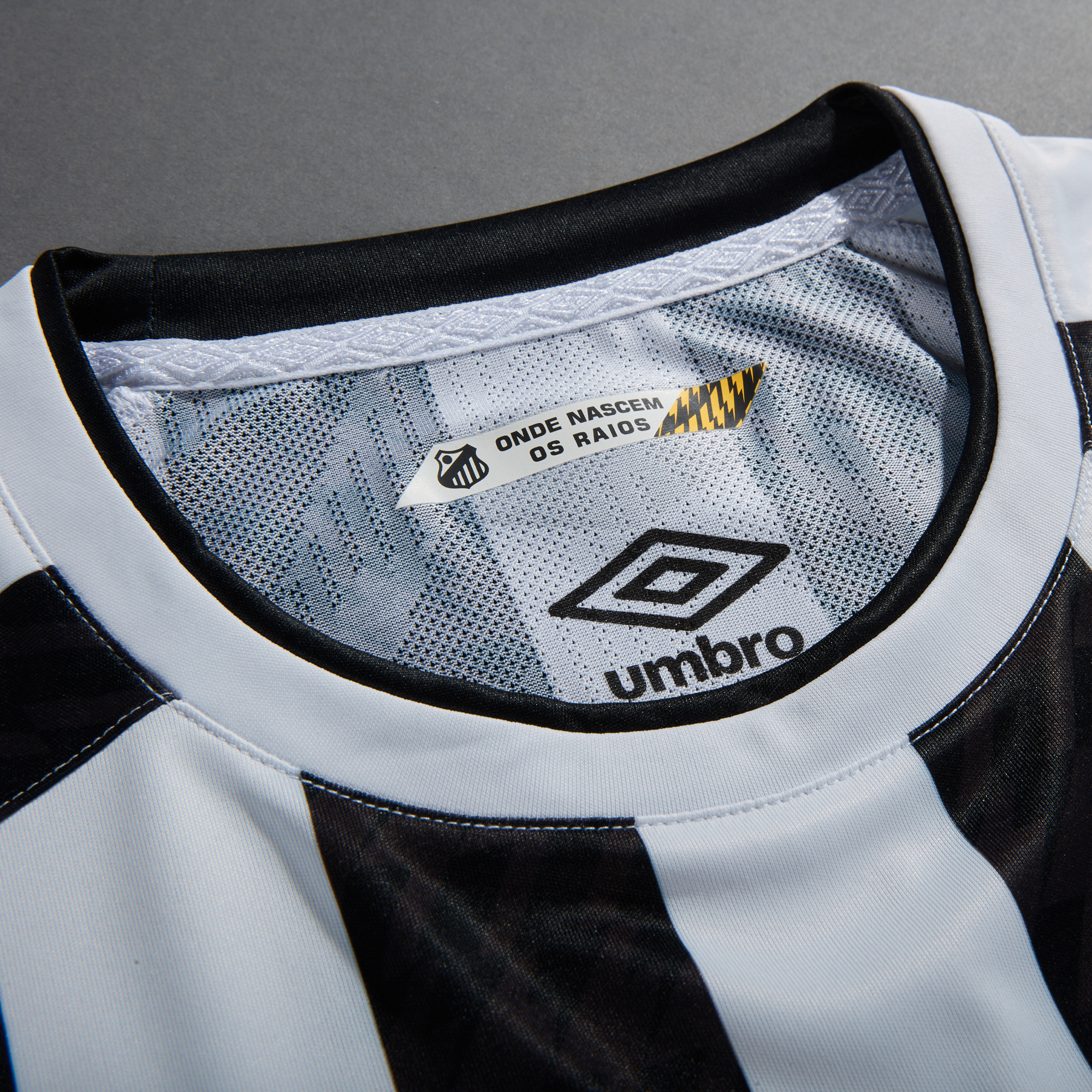 santos-21-22-away-collar-shot