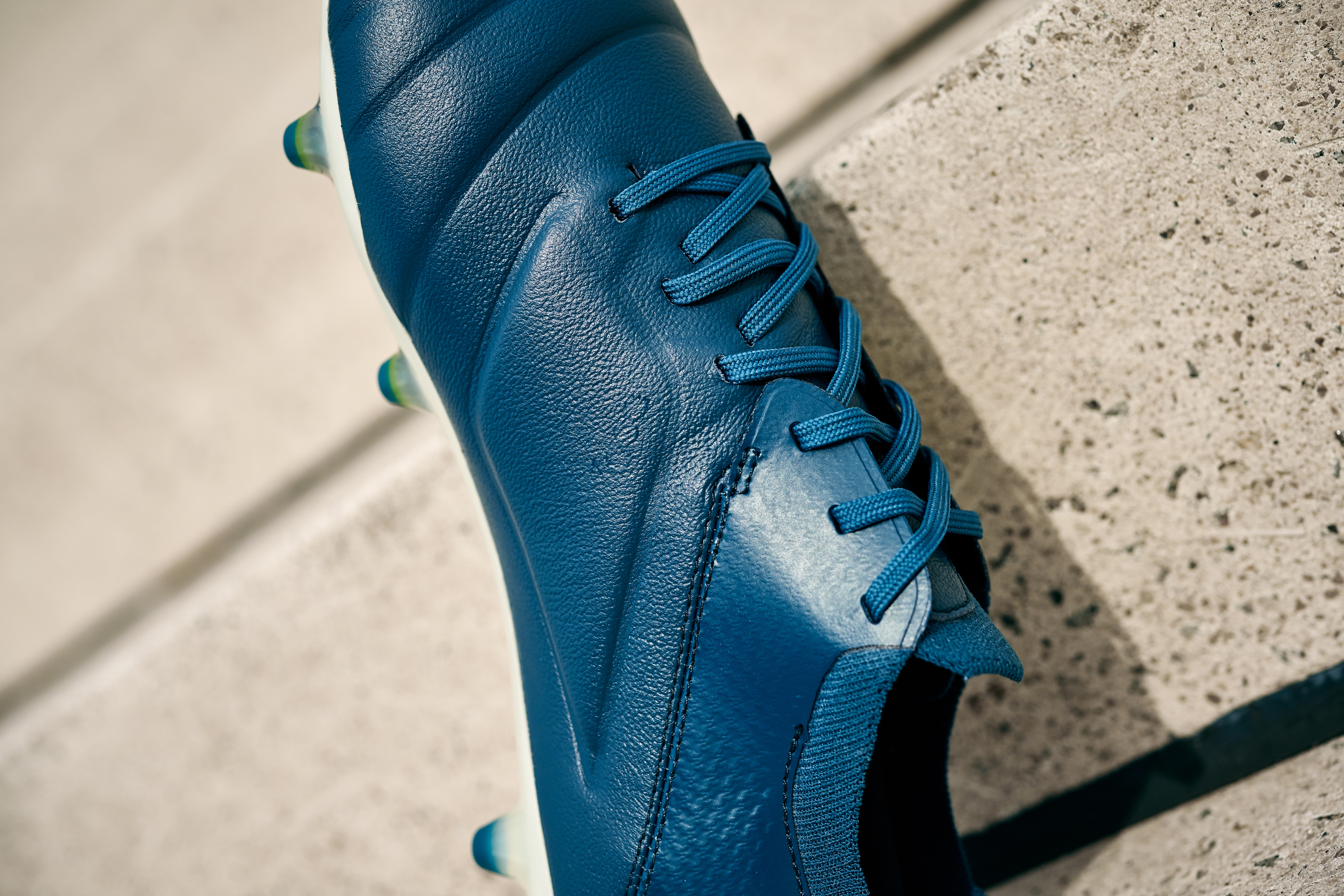 umbro-tocco-pro-sapphire-blue-2